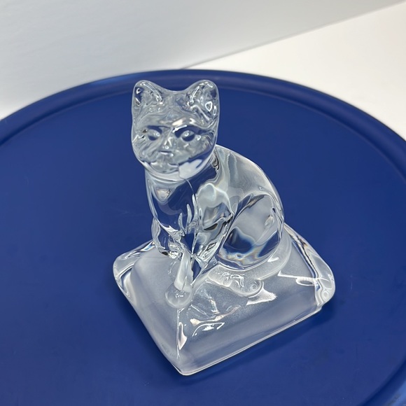 Lead Crystal Cat on Frosted Square Pillow Paperweight Figurine Crystal D'Arques - Picture 4 of 16